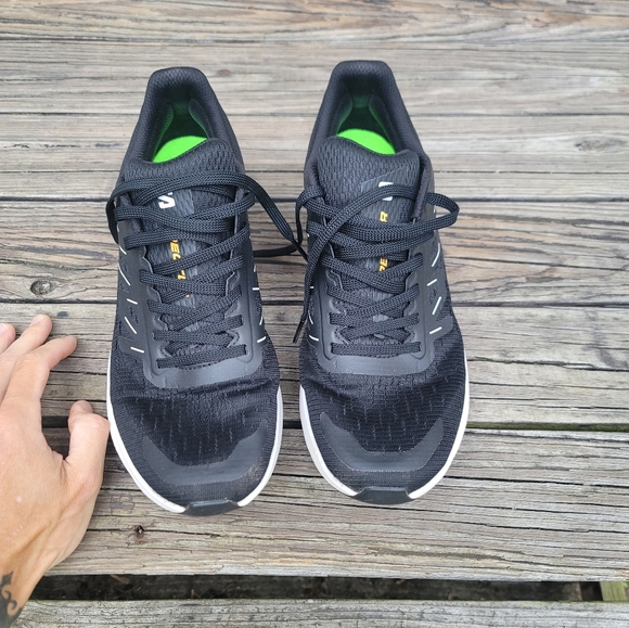 Road running shoes - Picture 2 of 4